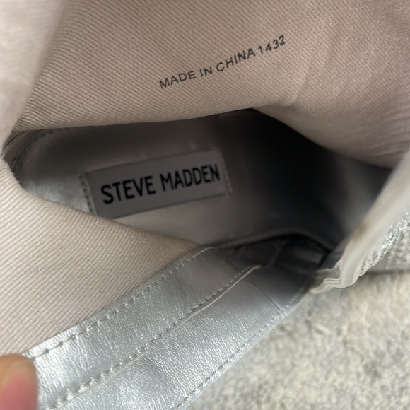 Steve Madden Vivy Ankle Boots Sparkle Rhinestone Flared Heel Silver Sz 7 - Picture 13 of 17